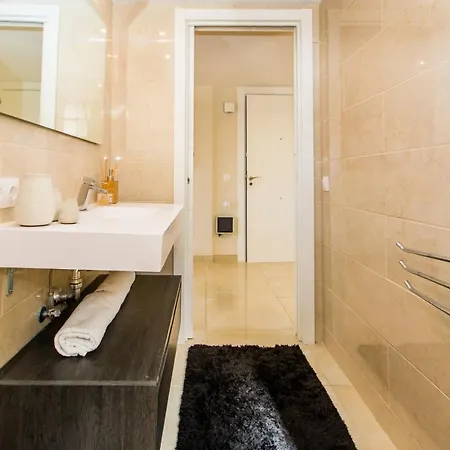 Luxurious 2 Bed Banus With Private Parking - Rdr193 *